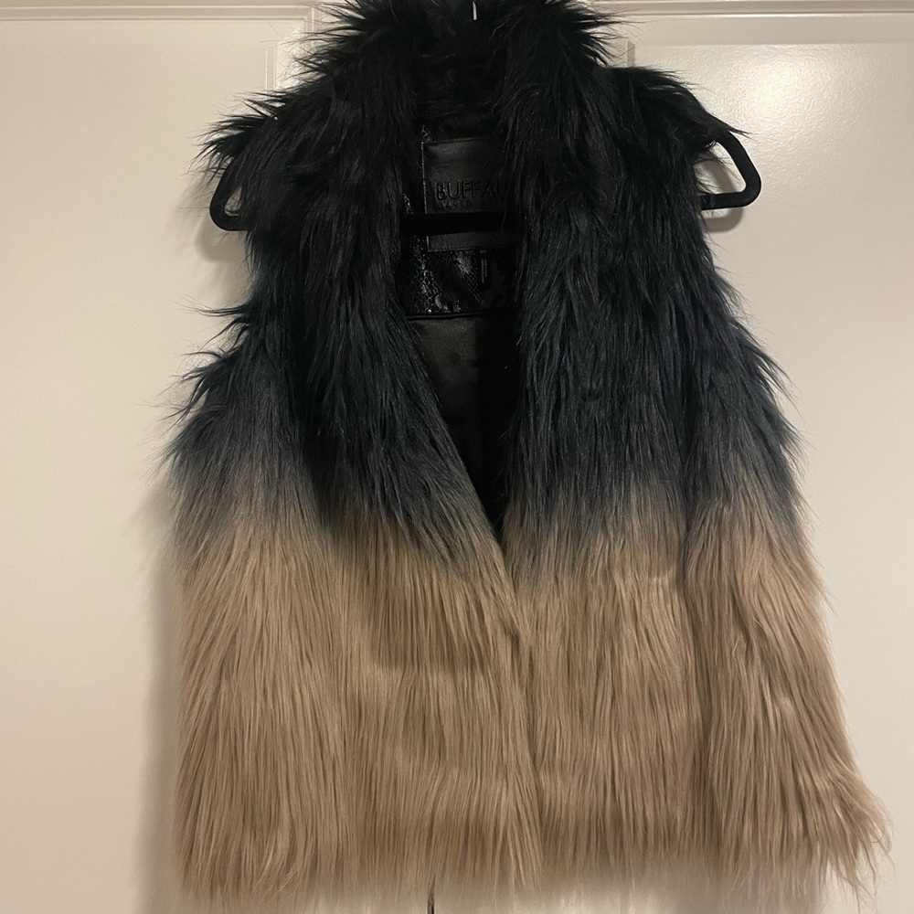 Buffalo best, ombré colour, size small